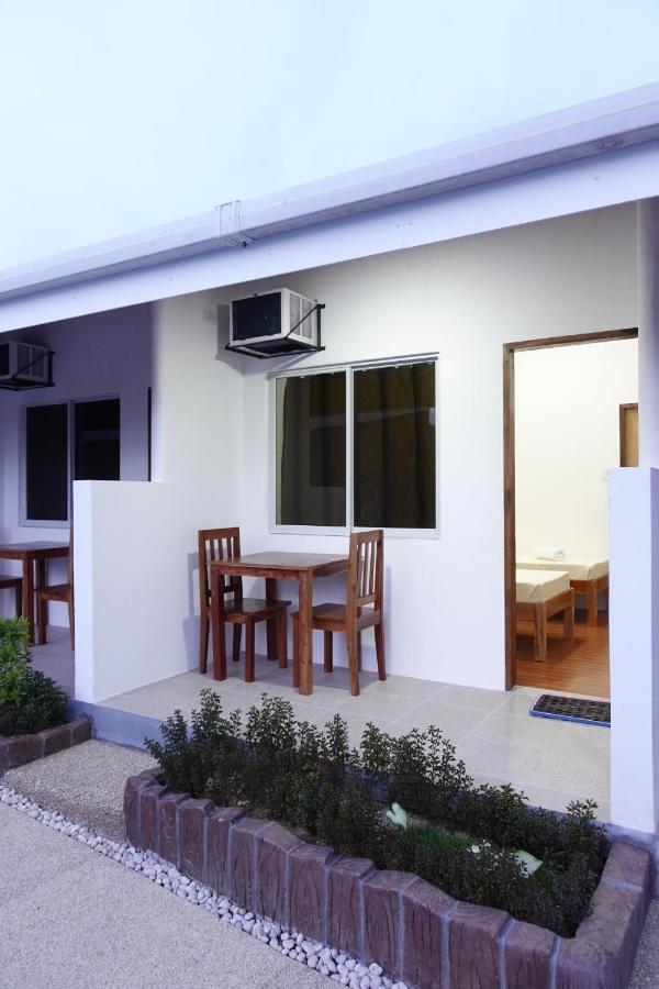 Badi'S Place Moalboal Exterior photo